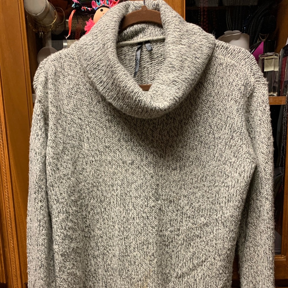 Turtle Neck Knit Sweater 🐢